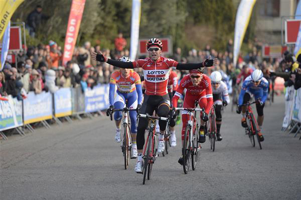 Tony Galopin wins stage 4